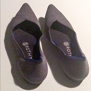 Rothy’s grey colored point show